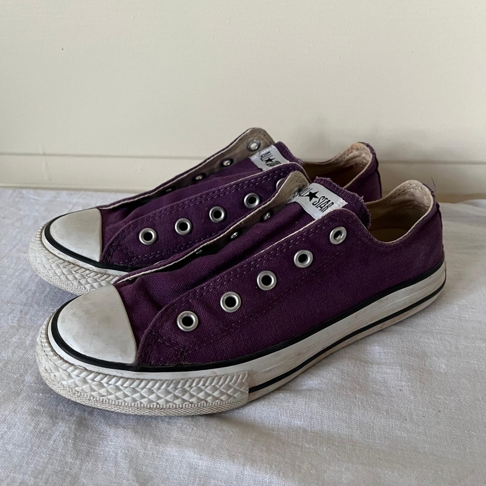 Converse All Stars Chuck Taylor Low Tops Youth Sz 2 Purple Unisex
